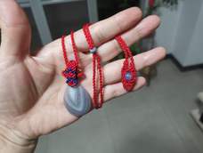 给同事家女儿编的，感觉玉线比蜡线要好。应该用蜡线编，效果会精致一紫霞。交作业了！