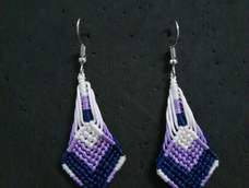 很漂亮,很喜欢,第一根线用深蓝色,末尾就不会多一点白。感谢老师的分享