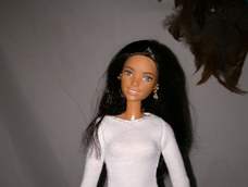 嗯……领口形状不对，大小不对，袖子太窄太短，……衣服小了两边又加了两块布😂😂😂😂吃了不会打板的亏