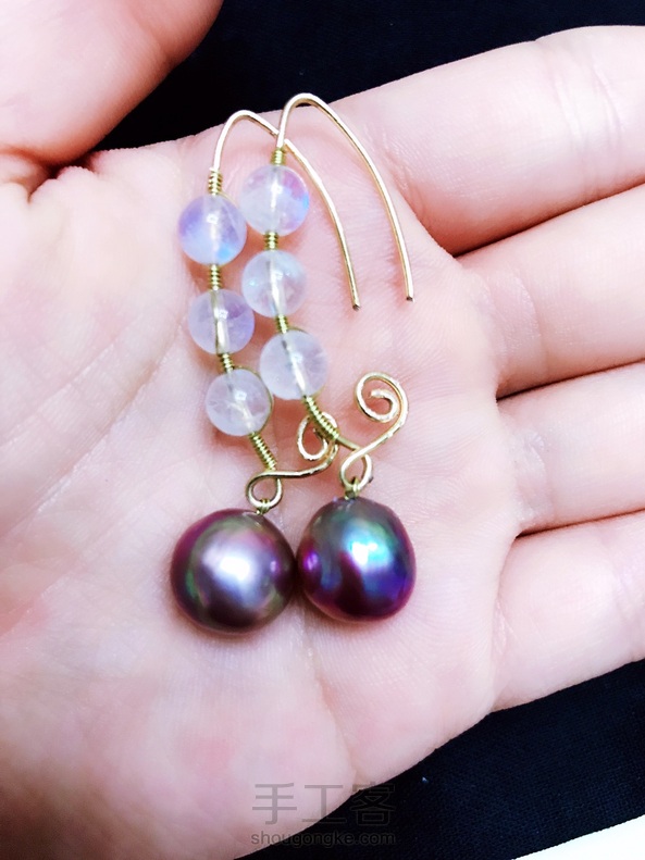 用月光石和炫彩巴洛克做了一个
初学 手艺不好