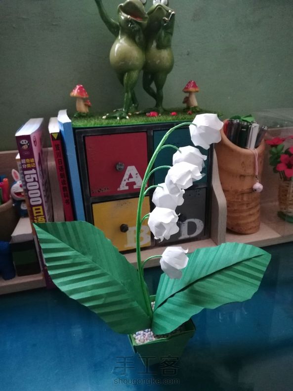 没有用铁丝，完全用的是纸。谢谢楼主分享教程！