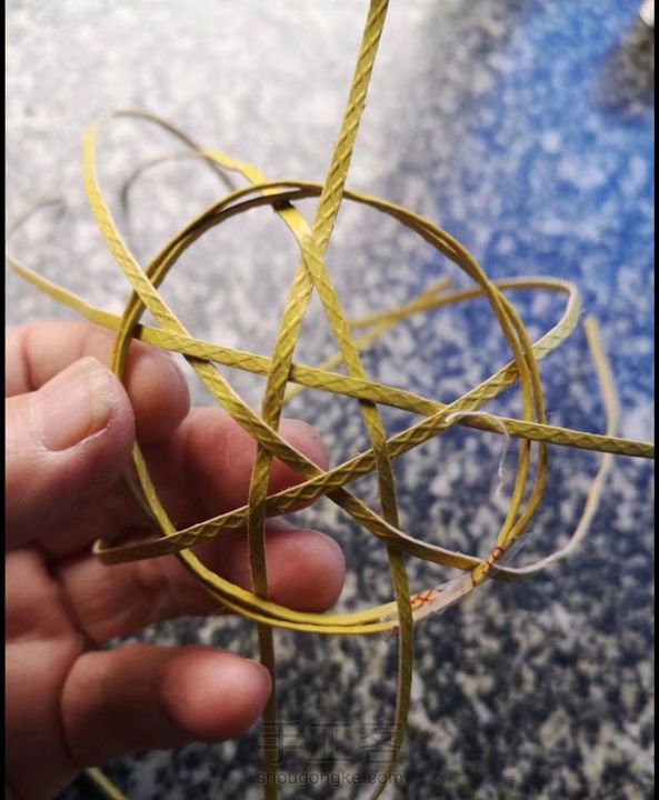 学习耕先生的。
没竹子，用打包带编不好编，没弹性！