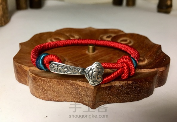 做了一个自己不太满意的金刚结
不想重新编自己带吧！
谢谢美女的教程💐