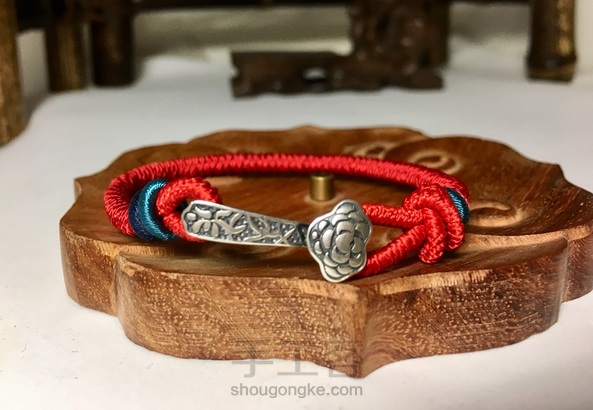 做了一个自己不太满意的金刚结
不想重新编自己带吧！
谢谢美女的教程💐 第1张