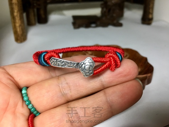 做了一个自己不太满意的金刚结
不想重新编自己带吧！
谢谢美女的教程💐 第6张