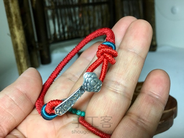 做了一个自己不太满意的金刚结
不想重新编自己带吧！
谢谢美女的教程💐 第8张