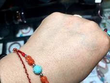 做个记录
12股线40cm2根20cm2根编4股11cm左右，编三个金刚结，短线剪短烧熔。剩两根穿珠，加2根20cm编三个金刚结，继续编4股至适合长度。