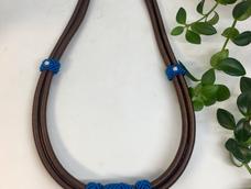 谢谢老师详细的教程
我没有腊线,用的是12的股线六个斜卷结花结编了四行,老师是五行,其他都和老师的同样!