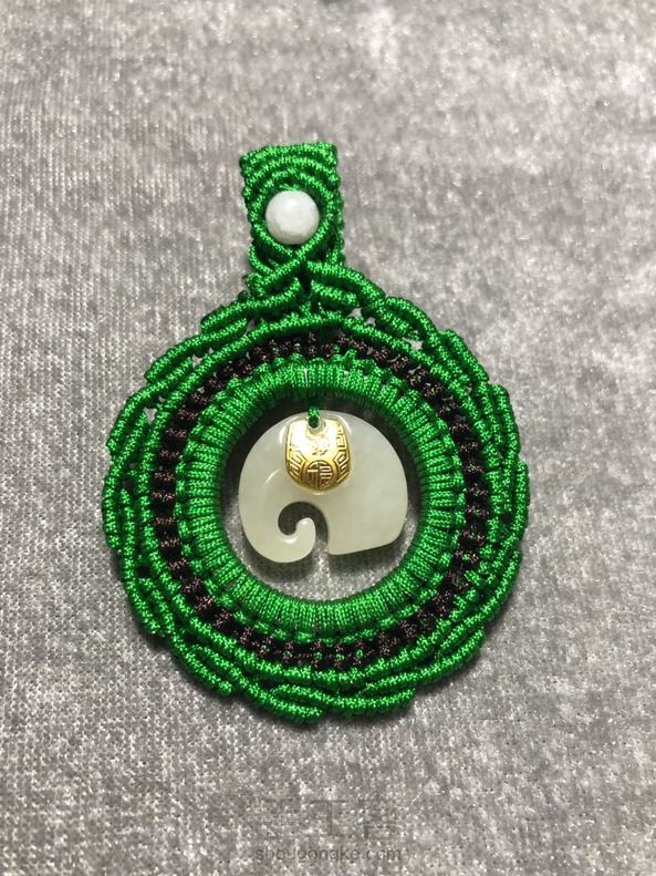 我也来发个图谢谢老师的教程，挂吊坠在线圈上哪里没整明白胡乱挂了下，样子看着像，嘻嘻，没有玉佛用别的挂也一样好看～