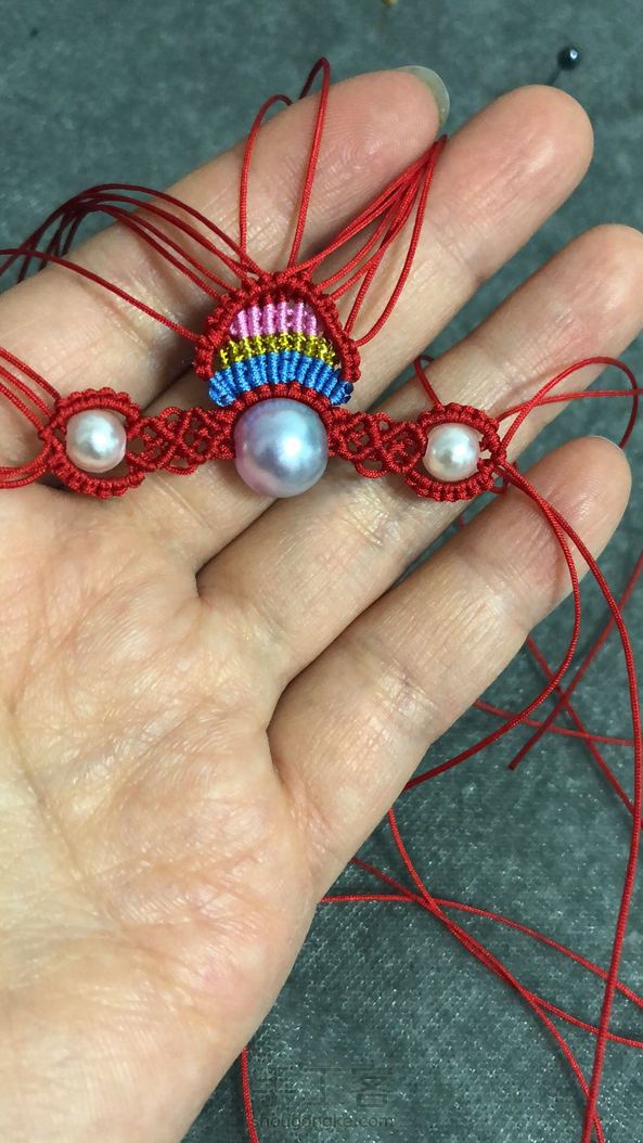 不好意思，我把小卷卷给蝴蝶掉了😢。不过做出来是是不错的，以后再改进。我用的71号玉线做的。 第1张