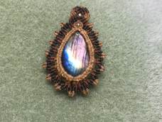 手边暂时木有那么多珠子。所以改动了一些。还是很漂亮的。谢谢教程!下次做了加珠原版的再来交一次作业😹