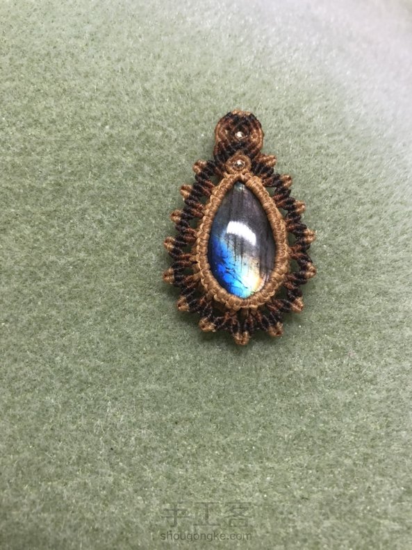 手边暂时木有那么多珠子。所以改动了一些。还是很漂亮的。谢谢教程！下次做了加珠原版的再来交一次作业😹 第1张