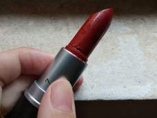 怎么做才不会有气泡。  做出来的口红都这样，还有气泡