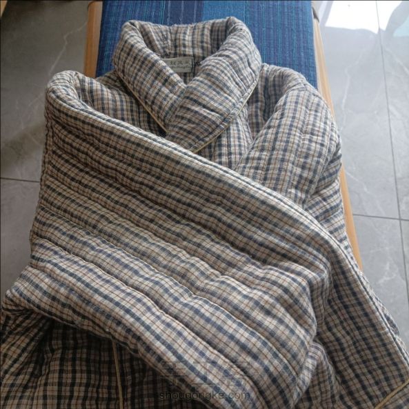 旧睡袍下岗也要发挥余热呀，先用一只袖子做成隔热手套吧！ 第1张