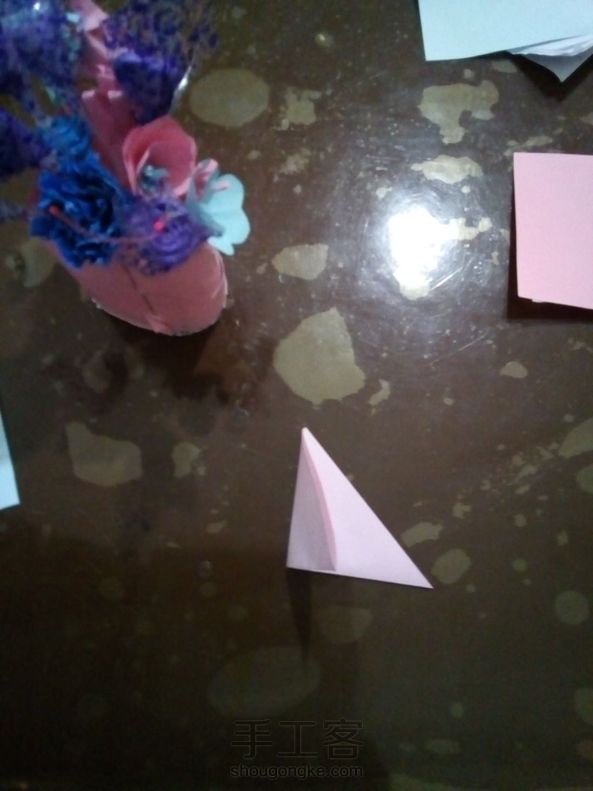 大家好，今天，我来给大家说个笑话。从前有两位新来的同学。做自我介绍。第一个同学说。大家好，我叫尤勇。我爱下棋。另一位同学上来说，大家好，我叫夏琪。我爱游泳。忽然下面响起一片热烈的掌声。 第1张