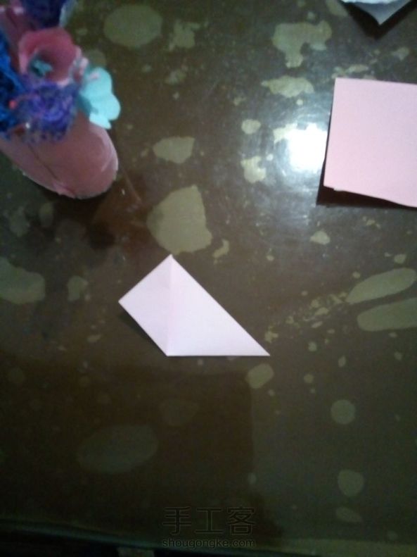 大家好，今天，我来给大家说个笑话。从前有两位新来的同学。做自我介绍。第一个同学说。大家好，我叫尤勇。我爱下棋。另一位同学上来说，大家好，我叫夏琪。我爱游泳。忽然下面响起一片热烈的掌声。 第2张