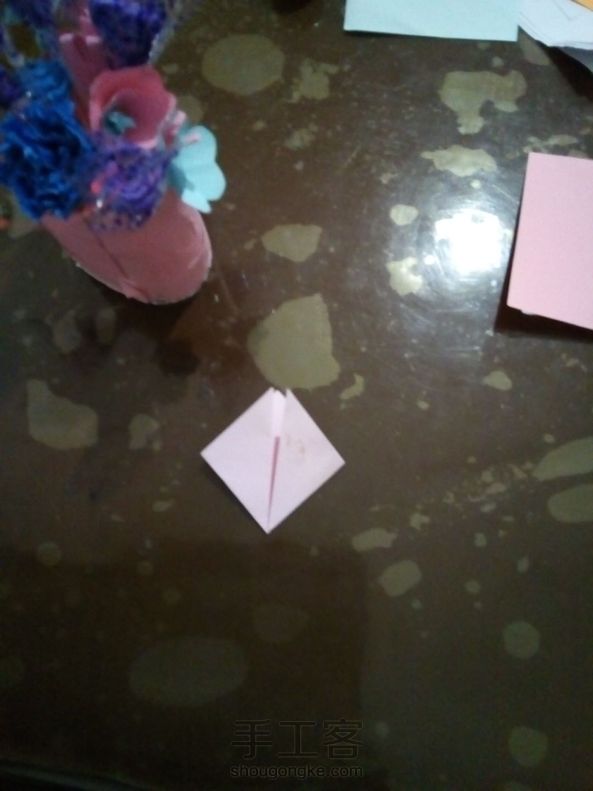 大家好，今天，我来给大家说个笑话。从前有两位新来的同学。做自我介绍。第一个同学说。大家好，我叫尤勇。我爱下棋。另一位同学上来说，大家好，我叫夏琪。我爱游泳。忽然下面响起一片热烈的掌声。 第3张