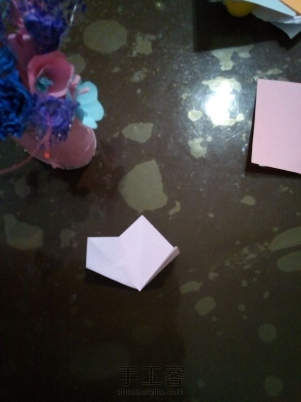 大家好，今天，我来给大家说个笑话。从前有两位新来的同学。做自我介绍。第一个同学说。大家好，我叫尤勇。我爱下棋。另一位同学上来说，大家好，我叫夏琪。我爱游泳。忽然下面响起一片热烈的掌声。 第4张