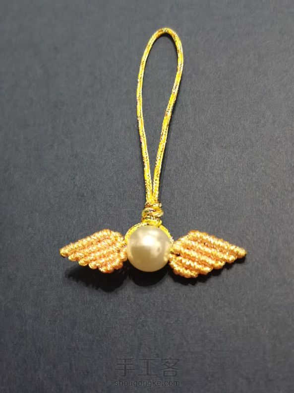 用了10mm的珠子，12股幻彩金线，挂绳是cs彩金玉线，三根绳子穿孔有点困难，教程很好，谢谢！