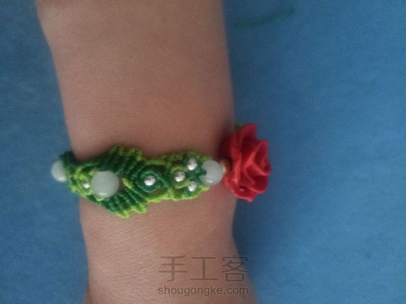 谢谢教程！红绿搭配也很好看哦～尾扣做了点调整。