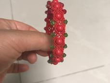 感谢老师辛苦啦。
编后感
自己的功夫太菜，没有编出它的美
我用的是0.65圆蜡，80足够
珠子中间的0.6的红豆，有点儿大，或许0.5才好
侧面用了尖晶，还可以