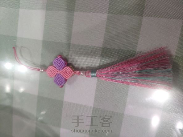 玉线编的就是没有原创的蜡线秀气，但重要的是功夫不到家，虽然这款编过很多次了，今天特地来交个作业。 第1张