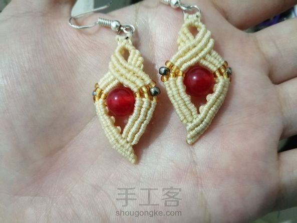 emmmmmmm，珠子用大了，所以下半部分加长了。加线的时候要注意把绕线用长的一边…（下半部分） 第3张