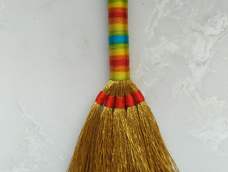 用的三股金线,200圈看起来就很饱满了,不过跟着教程的本子长度感觉绕的太长了,剪下去很长,后来把厚2cm的绕线板改成8cm的了,感觉正好。分股有点难,还没有经验,怎么分都不匀。