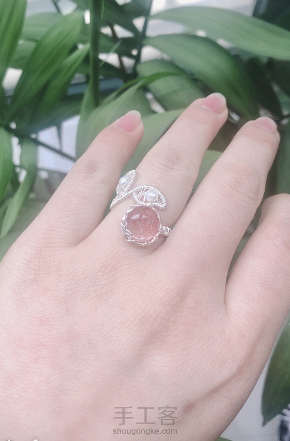 叶子太大，手指太粗～没办法，又再加工啦，加俩小珍珠遮挡一下…… 第1张