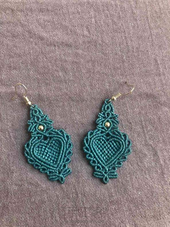 不停的拆拆编编，终于完成了。第一次编这么复杂的纹路，心理也很满足，开心！