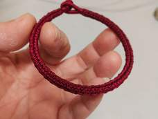 交作业,不是很平整,18股线做的,最后的纽扣结难为死我了😓