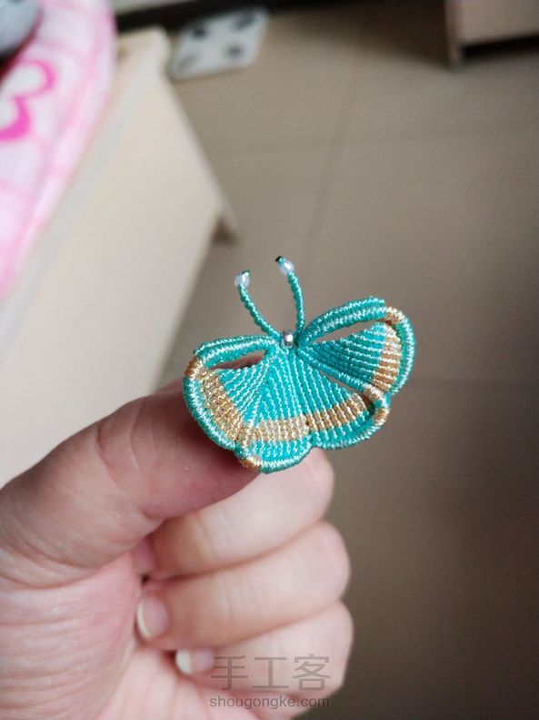 亲爱的，你慢慢飞，小心前面带刺的玫瑰~~~