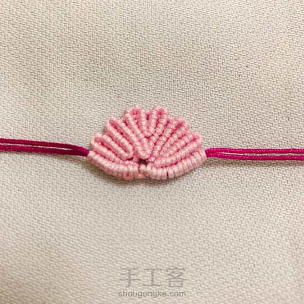 原来今天是寒露，正好把国庆刚学做完的牧歌小扇子放到网上。这次把502和缝衣针都用上了，弄的手上都是胶水，哈哈哈，不过还是蛮有成就感的。个人觉得没有牧歌做得好看，唉，功力还是不够呢 第1张