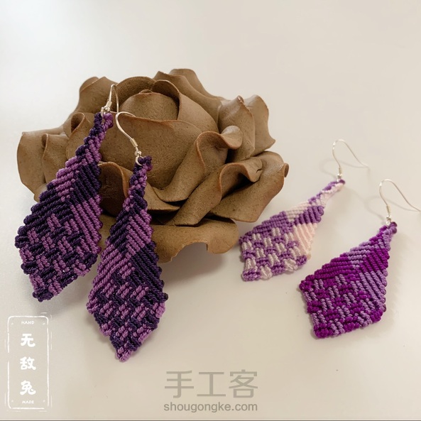 为了配合手环用了12股股线，编的时候不成形有些没底，可是编完发现还挺有感觉的！