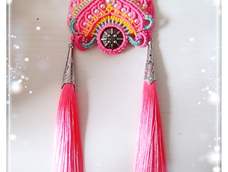 我才发现这个功能😂谢谢教程~主要是为了用流苏，换了粉色线，一直在考虑要不要加米珠，范懒了就没加，中间换成了扣子看起来还不错