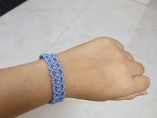 交作业！！！72号玉线，稍微短，线再剪的长一点多编一个花就完美了。把三条线量了150，我胳膊16cm 。