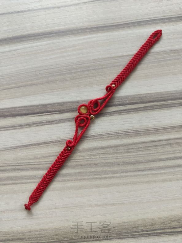 皇冠手链
0.8扁蜡，线长1.2米，珠子3、4、6咪