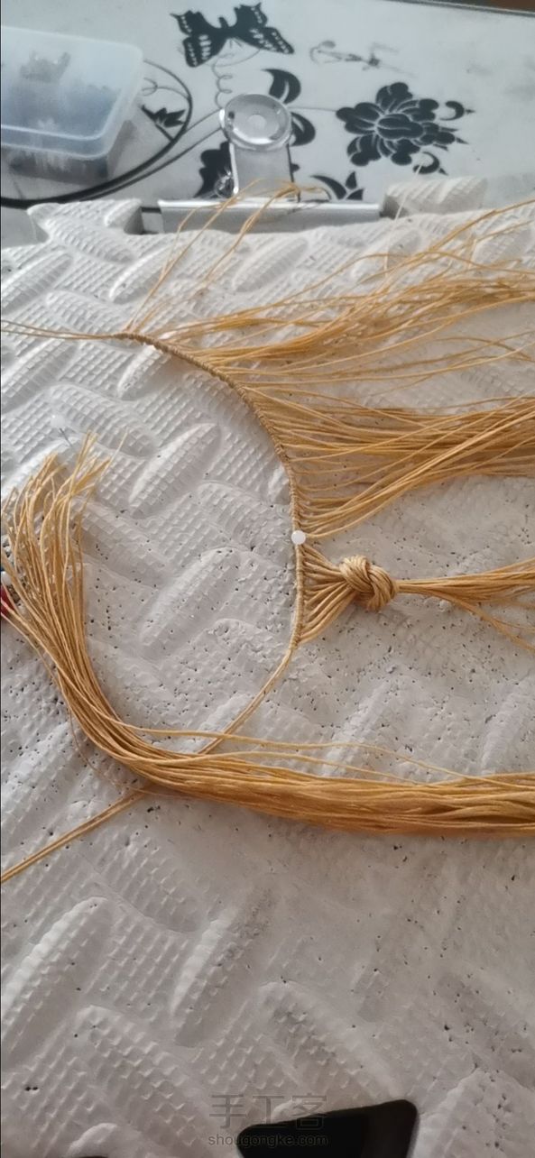 历时一整天吧，昨天下午六点左右开始的，今天上午十点开始到现在，中途洗了个澡吃了两顿饭，就到现在刚完成，看我最后的线头多节约啊，第五图是最后該剪线头时候