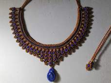 被石影老师这款惊艳了。花了两天零碎时间把它给编出来了。看到自己也能编出这么美的项链，很是安慰。一年多的学习总算是有了结果。