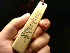 把槽做好，粗细均匀的字体和图案类不需要任何胶水