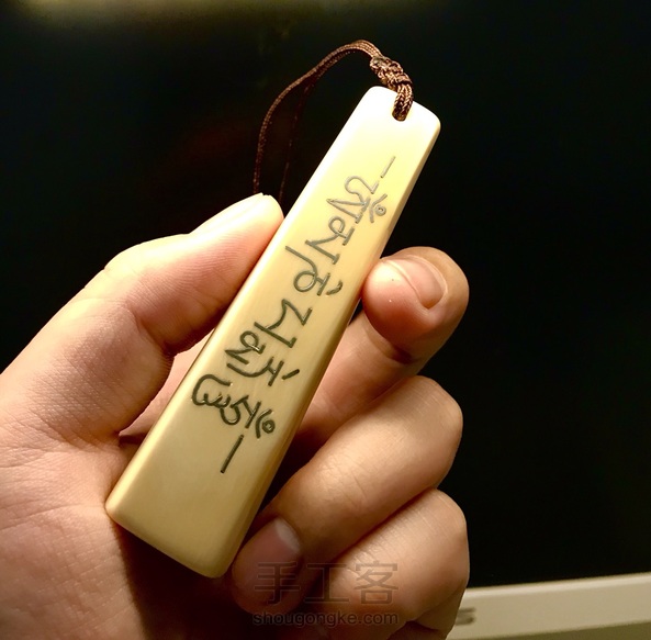 把槽做好，粗细均匀的字体和图案类不需要任何胶水