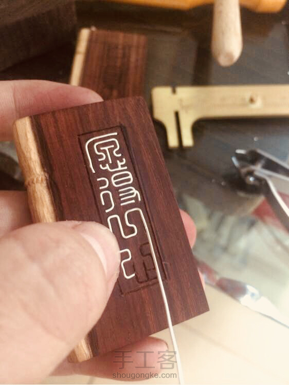 把槽做好，粗细均匀的字体和图案类不需要任何胶水 第1张