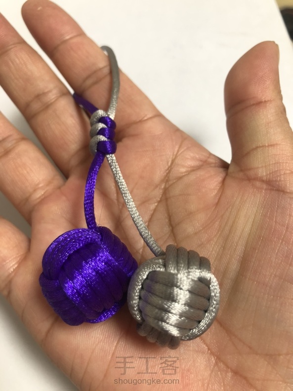 第一次编手紧就编不好，要稍松一点就比较完美了