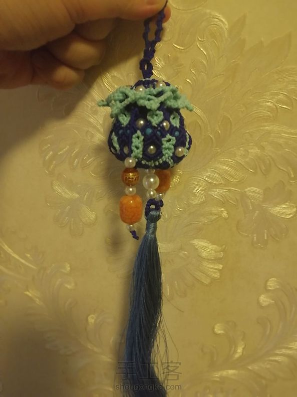 没有环儿，就用绳编的，放冷香丸刚好😊