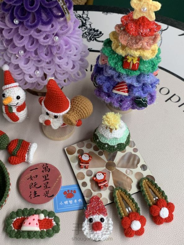 圣诞系列钩织 圣诞树🎄圣诞老人🎅小雪人⛄️小熊圣诞树🎄手套袜子挂件 圣诞发夹 杯垫 

你最喜欢哪个呢🥰 第1张