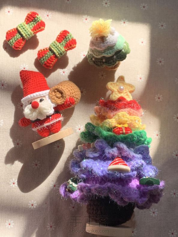 圣诞系列钩织 圣诞树🎄圣诞老人🎅小雪人⛄️小熊圣诞树🎄手套袜子挂件 圣诞发夹 杯垫 

你最喜欢哪个呢🥰 第3张