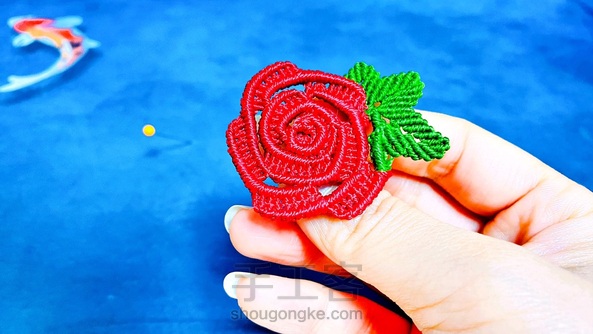 感谢老师的教程！用0.8蜡线做了一朵指间玫瑰，美美的，准备做成胸针