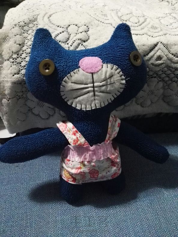 娃的旧裤子改制。虽丑丑的，不过做好后，我和娃都很喜欢😊