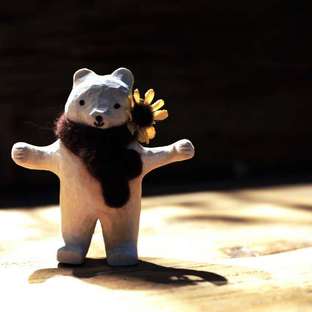 不要想念  没有用的
要见面 要拥抱
 
    ——  木刻手作  想念无用 