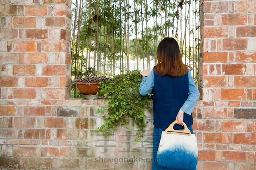 草木染木柄手提包。 第10步